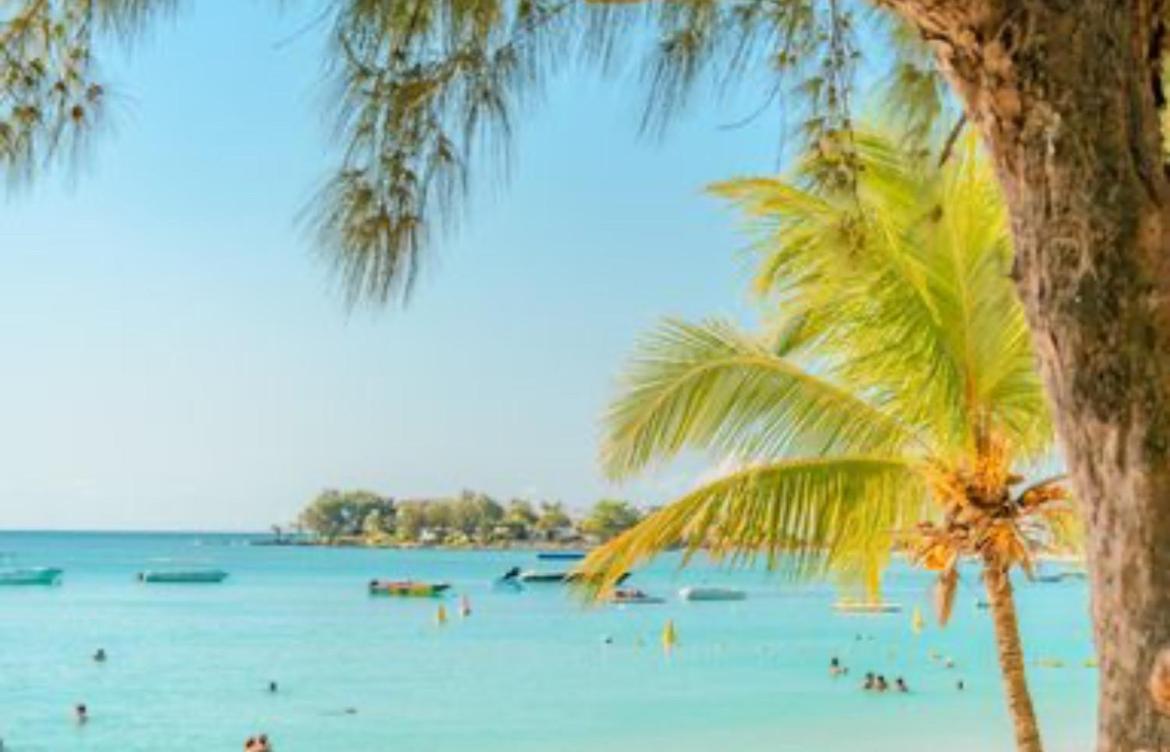 Pereybere Beach Paradise 4 Bedroom Apt ภายนอก รูปภาพ