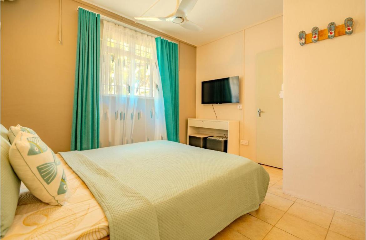 Pereybere Beach Paradise 4 Bedroom Apt ภายนอก รูปภาพ
