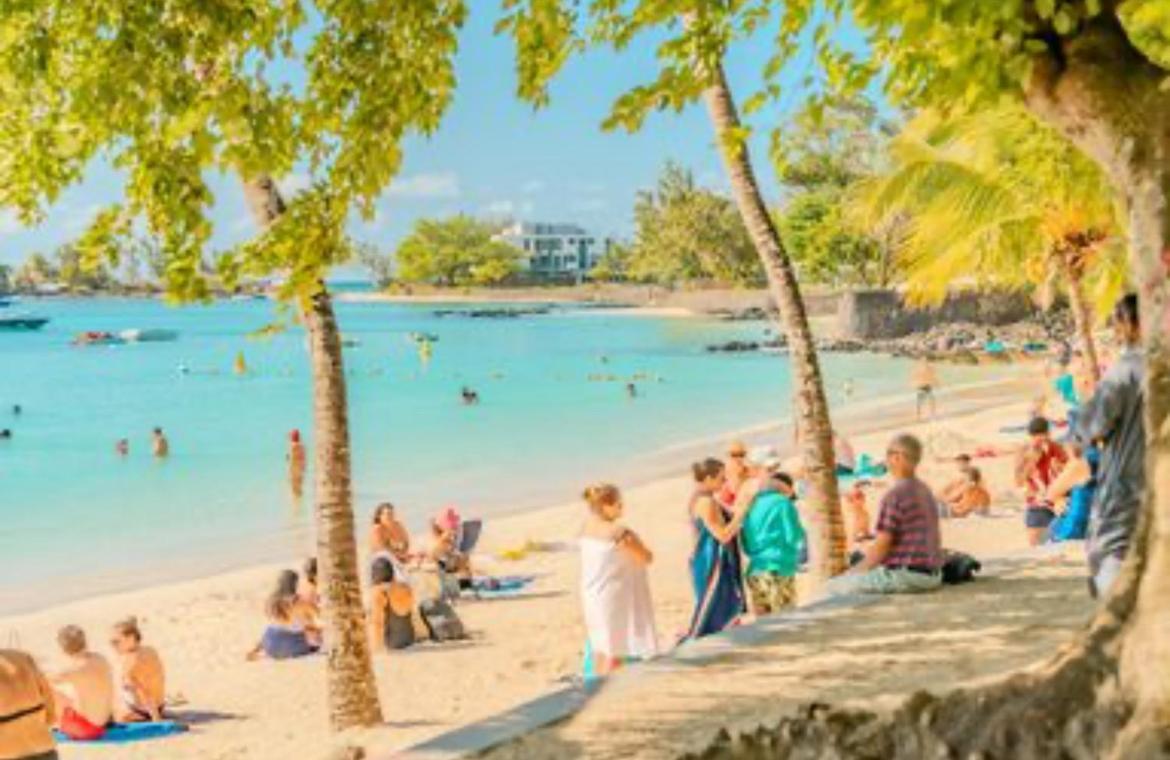 Pereybere Beach Paradise 4 Bedroom Apt ภายนอก รูปภาพ